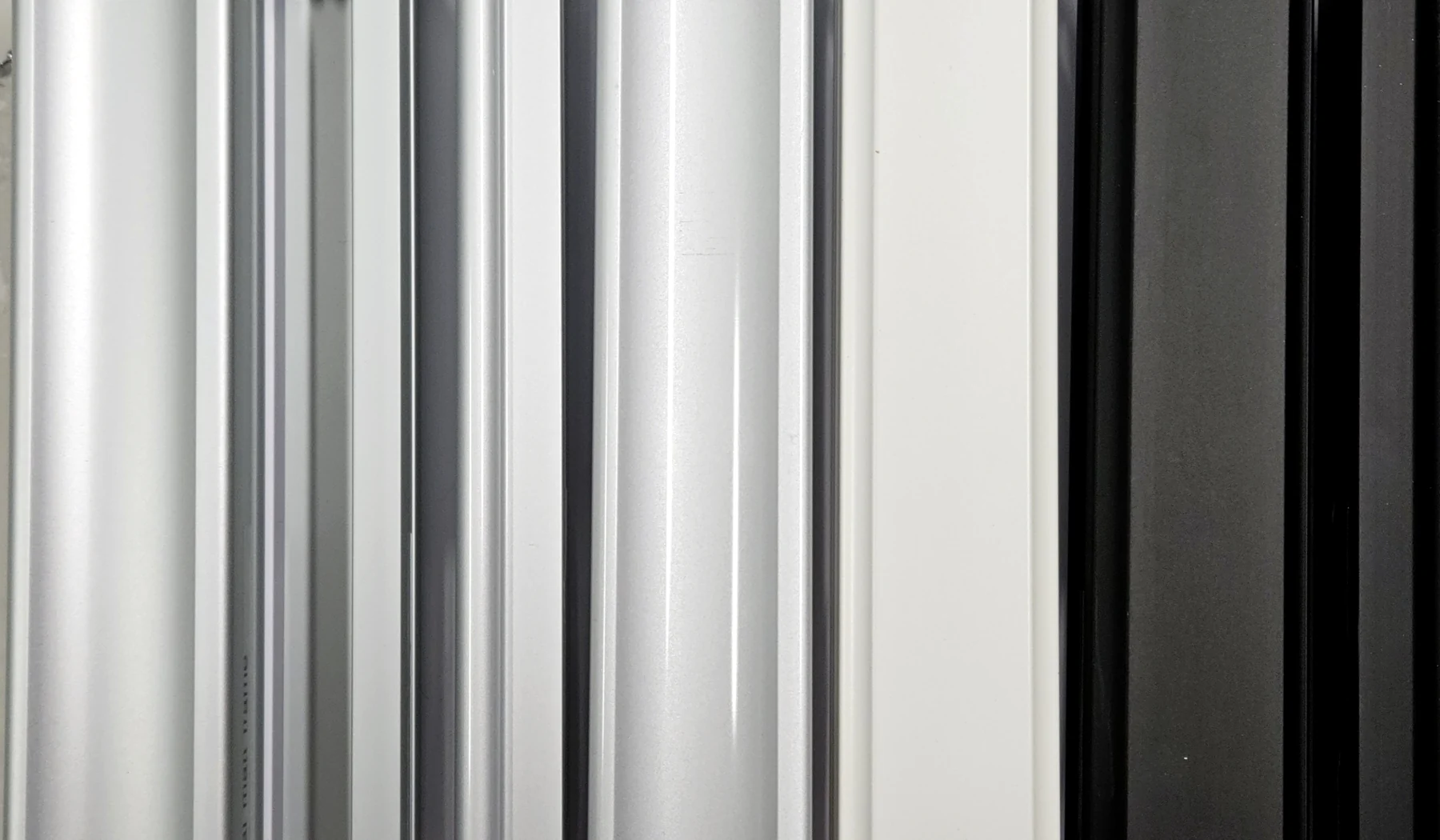 Close-up of Roomidea frame and material finish details